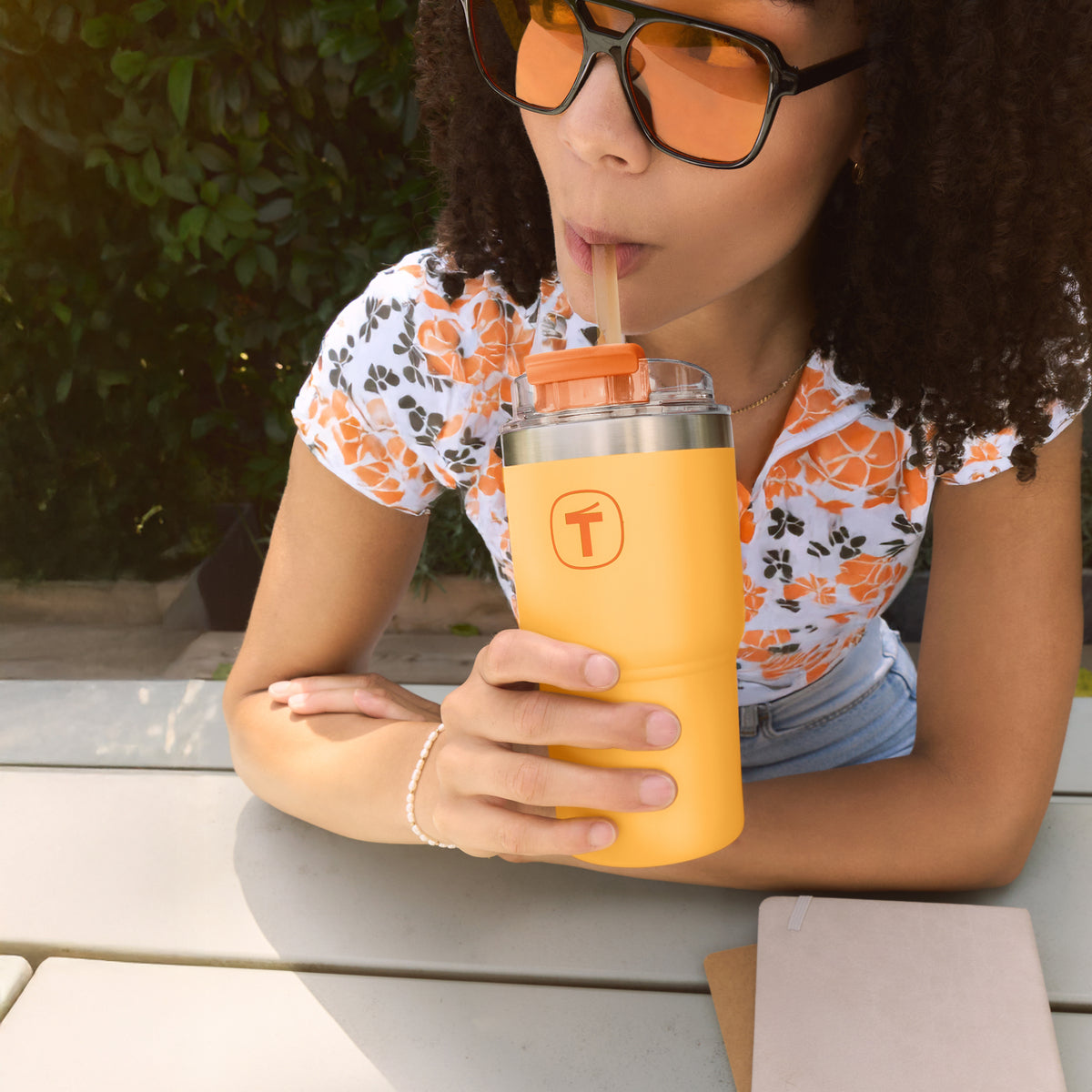 Copo Térmico Big T Com Canudo Amarelo com Laranja 630ml - Image 8